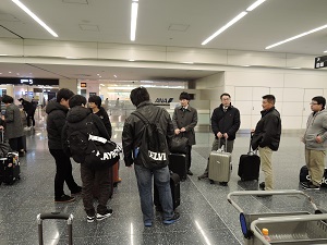 修学旅行１日目　長崎空港　写真②