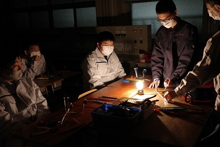 電気実習風景　写真